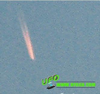 13日下午，多位市民发现青岛西部天空出现不明飞行物（UFO），并拍了照片