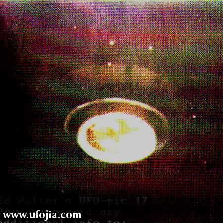 晚上拍到的UFO图片1