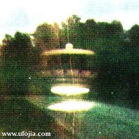 晚上拍到的UFO图片3