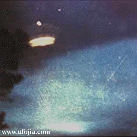 晚上拍到的UFO图片6
