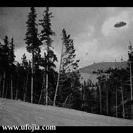 UFO黑白图片